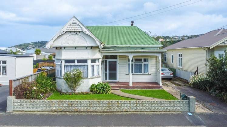 12 Kings Avenue_0