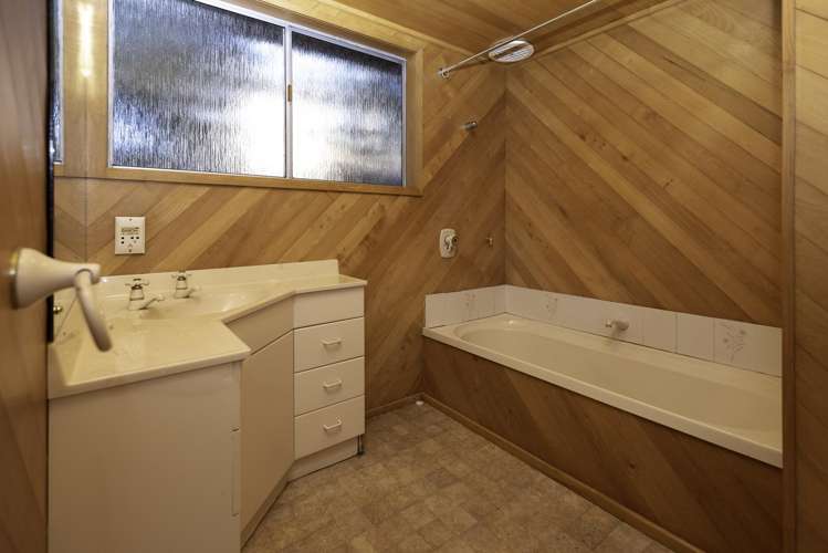 14 Charles Dickens Drive Mellons Bay_11