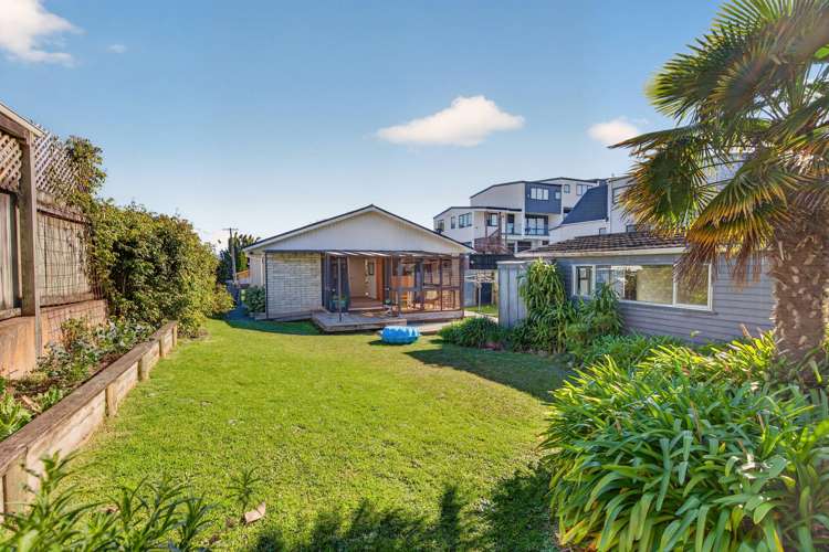 2/7 Pomelo Road Te Atatu South_13