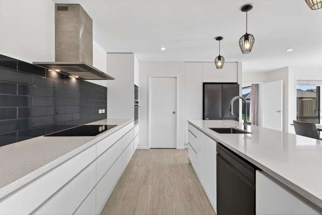 609 Lyndhurst Road Frimley_3