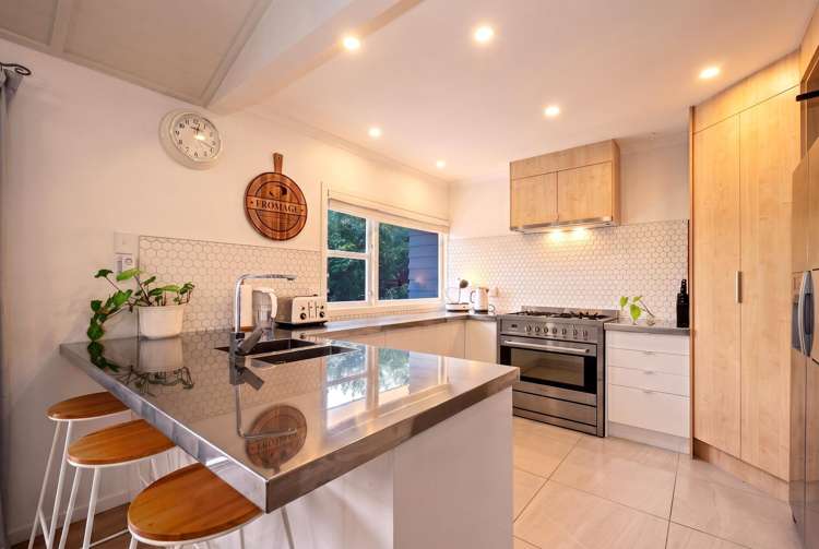 29 Chesham Avenue Waipahihi_8
