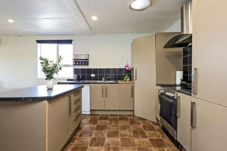 2 Murdoch Place Raureka_8