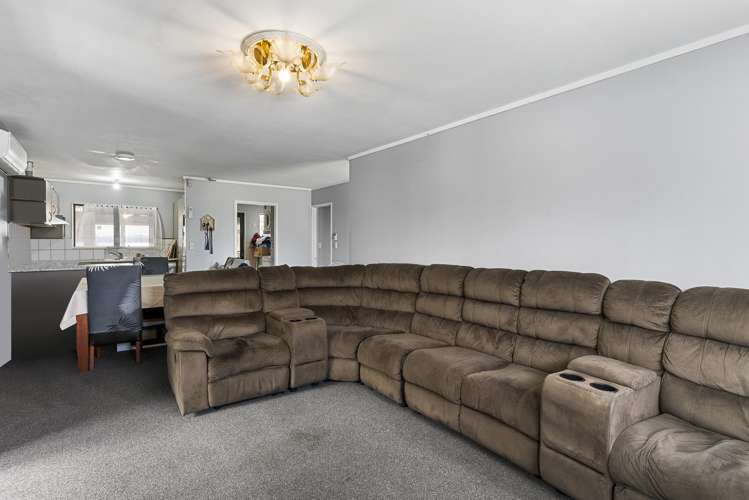 127 Maplesden Drive Clendon Park_5