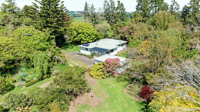 PRIVATE GARDEN OASIS TO CALL YOUR OWN