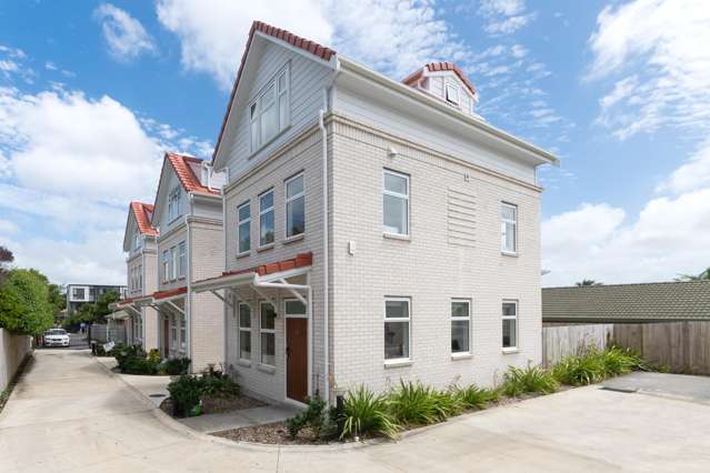 Freestanding 4 Bed Living in Central Avondale