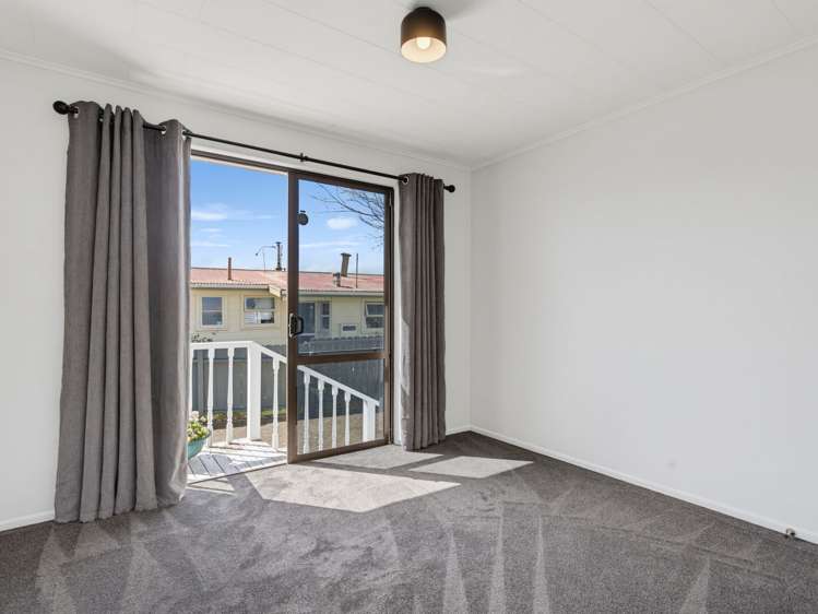 33 Joanna Place Deanwell_15