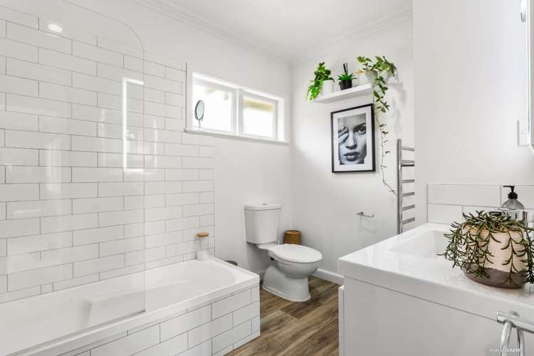 1/87a Kowhai Road Mairangi Bay_13