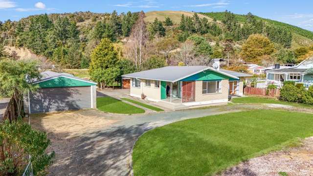 Family Home, Large Section & Triple Garage