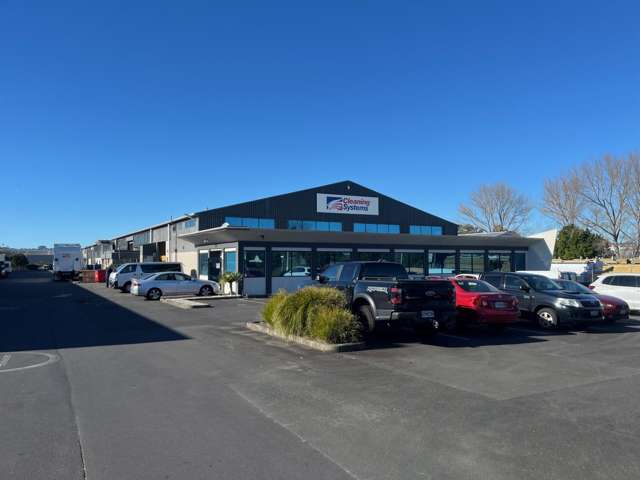High-profile warehouse and office combo