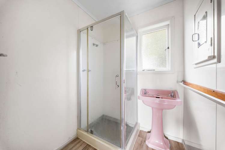 27 Reid Road New Lynn_10