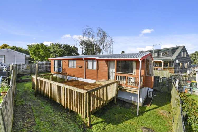 2/20 Saint Annes Crescent Wattle Downs_11