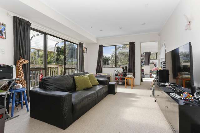 2/14 Norman Road Titirangi_2