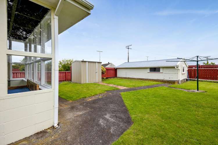 2 Acourt Street Hawera_17