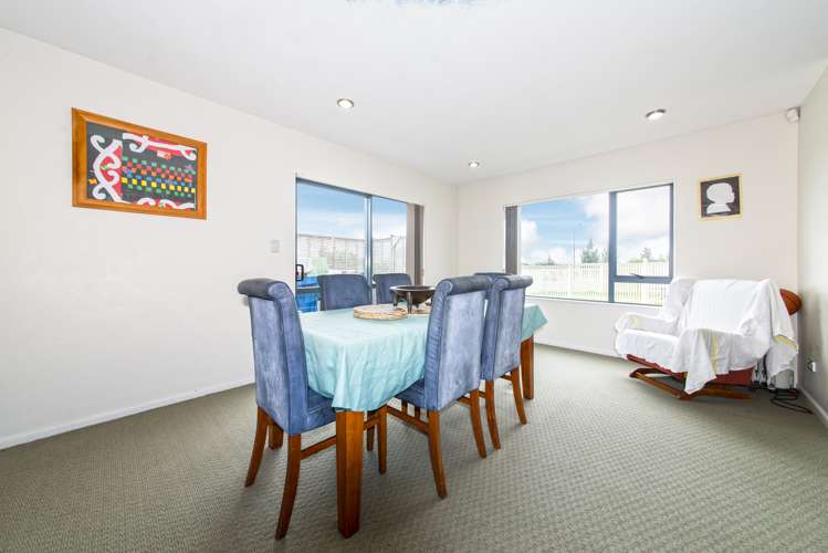 18 Riverglade Parkway Te Atatu South_12
