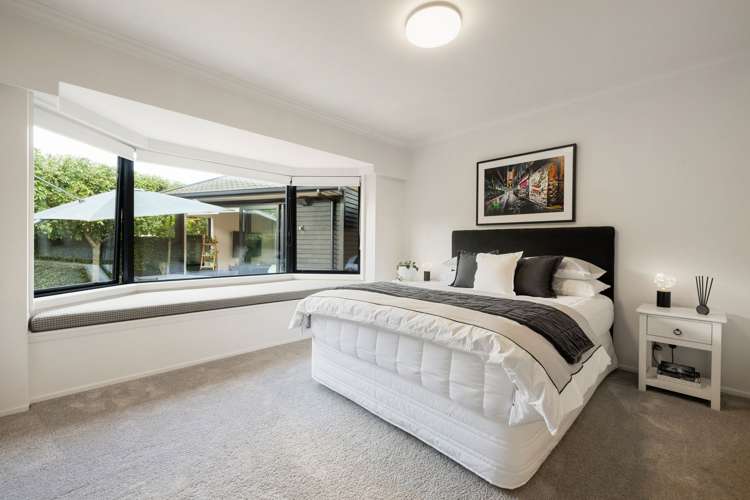 703 River Road Chartwell_21