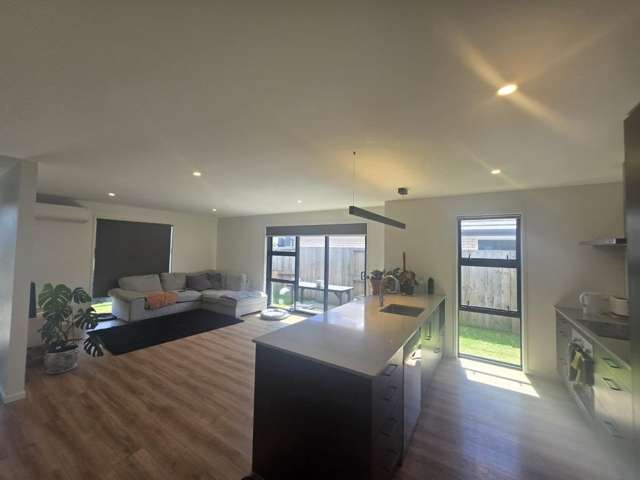 16 Tiria Drive 1131_1