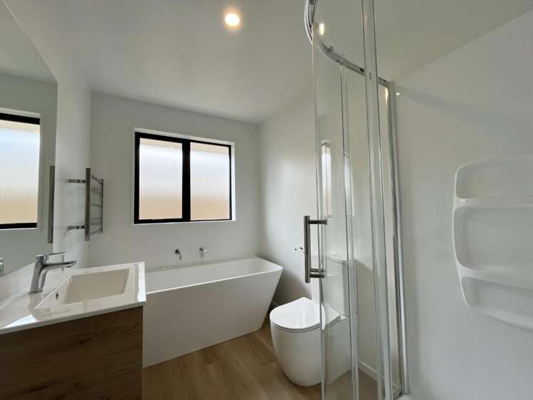 22 Harlequin Drive 11103_16