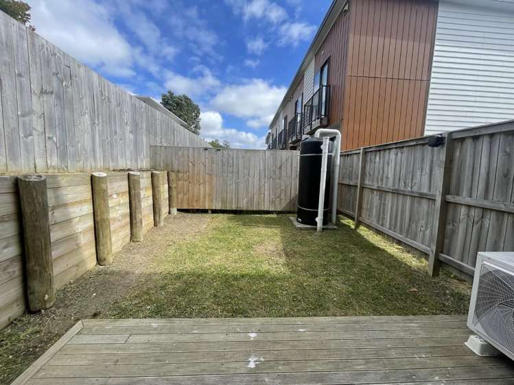 5/1 Sylvan Crescent Te Atatu South_9