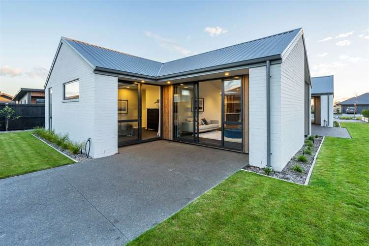 53 Vernon Drive Lincoln_14