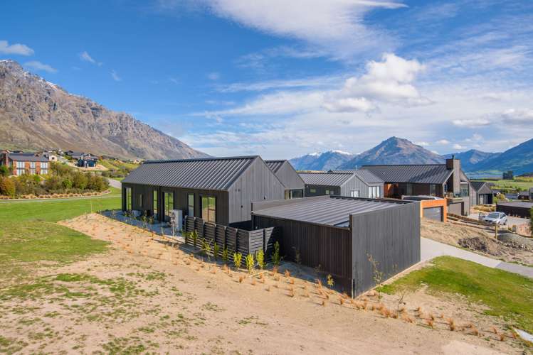 12 Falconer Rise Jacks Point_23