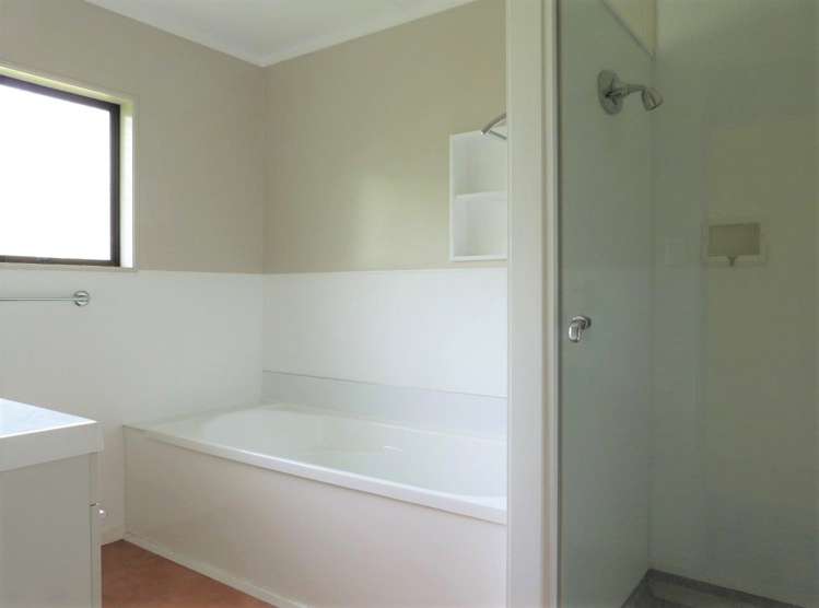 8 Graham Street One Tree Point_10