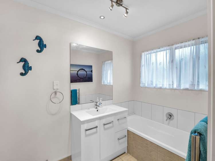 21 Saltwood Street Red Beach_23