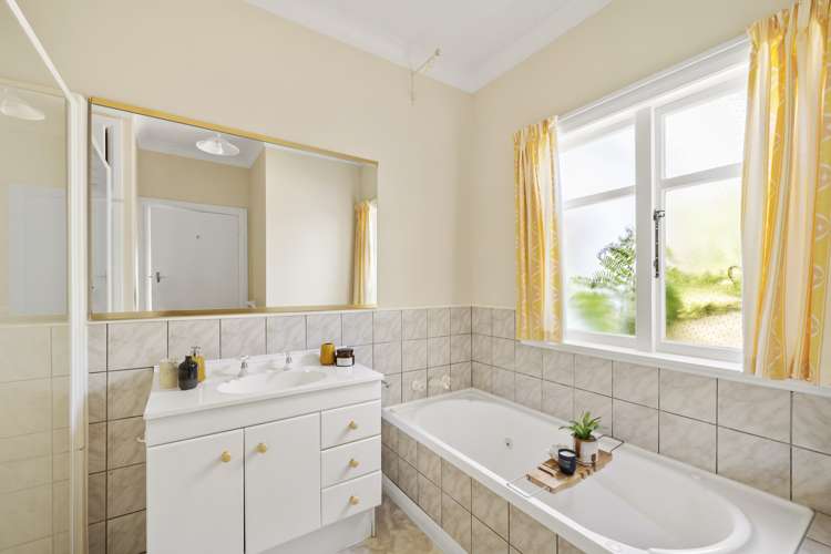 10 Streatlam Crescent Strathmore Park_11