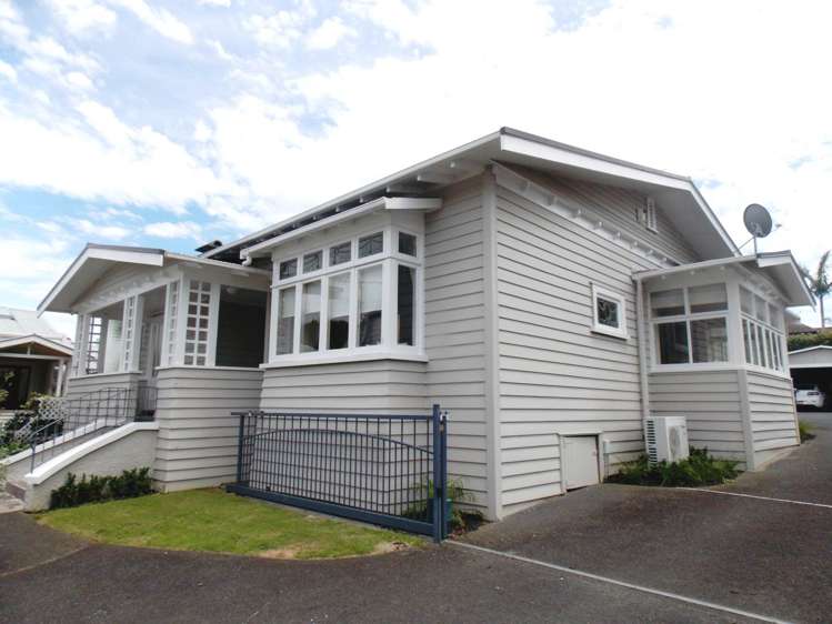 1 Crescent Road_0