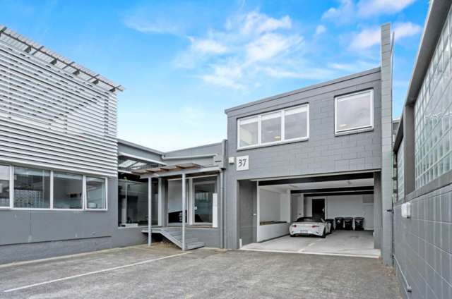 CHARACTER GREY LYNN OFFICE