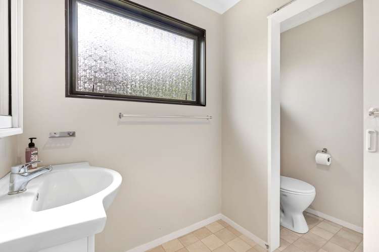 2/3 The Ridgeway Enner Glynn_8