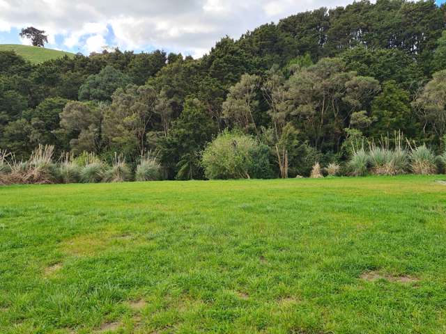 Special Lifestyle or Contractors Dream - 1.96ha