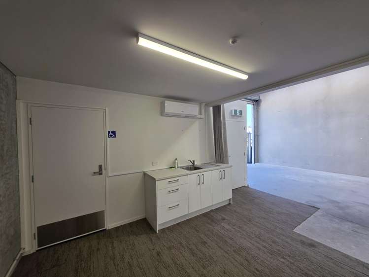 2/7 Lake Bryndwr Lane Burnside_10