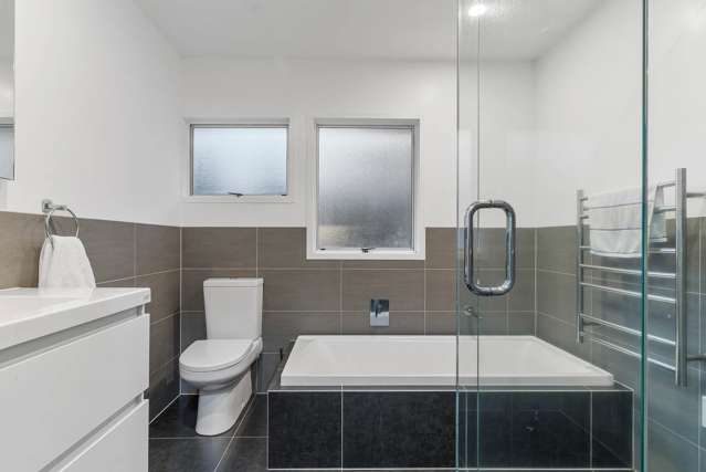 1/20 Royal View Road Te Atatu South_4