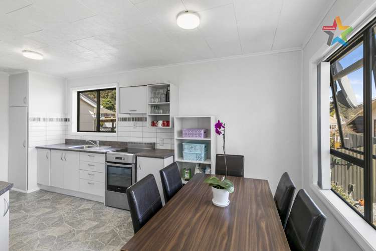 195 Waddington Drive Naenae_8