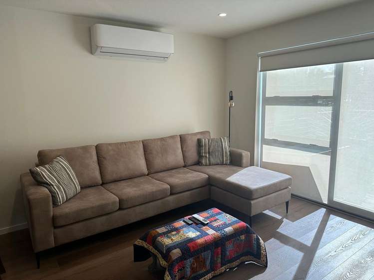 2/327 Glengarry Road Glen Eden_1