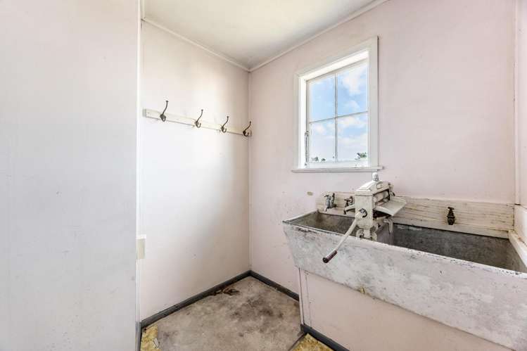 46 Titirangi Road New Lynn_14