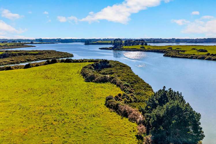 251, 256, 265 Glenbrook Beach Road Glenbrook_4