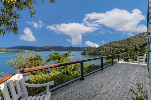 - Arthur's Bay, Bay of Many Coves Queen Charlotte Sound_4