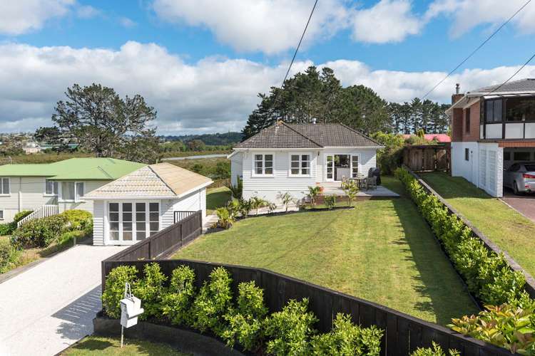 3 Celsmere Lane Te Atatu Peninsula_2
