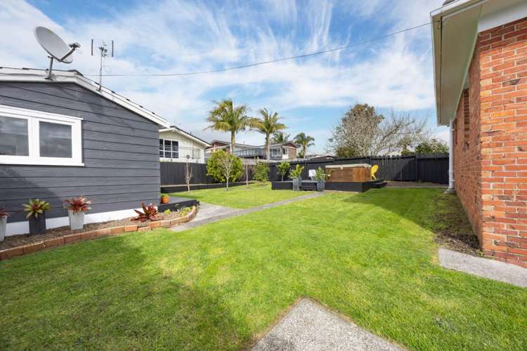 13 Kokiri Street Te Atatu South_9