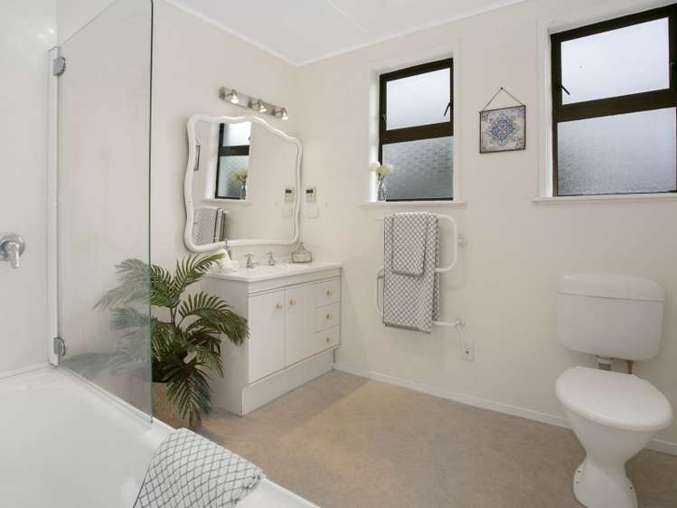 36 Reynolds Street Taita_9