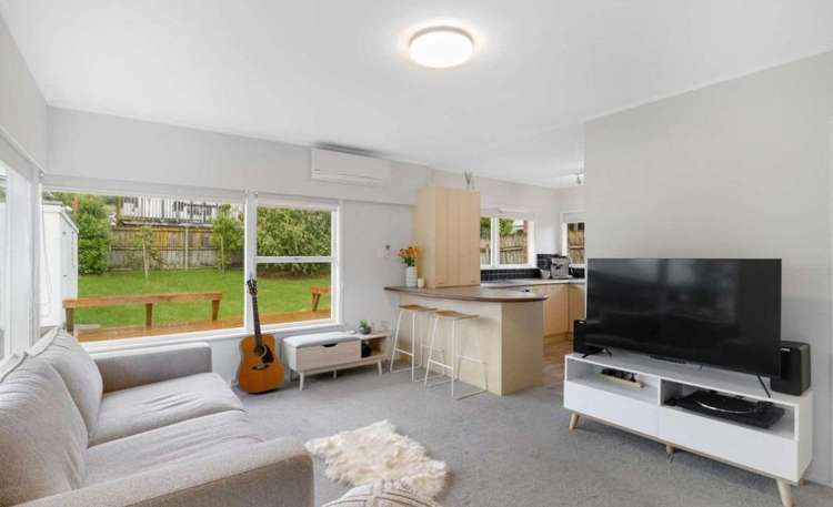 2/8 Wykeham Place 10878_3