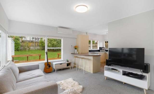 2/8 Wykeham Place 10878_3