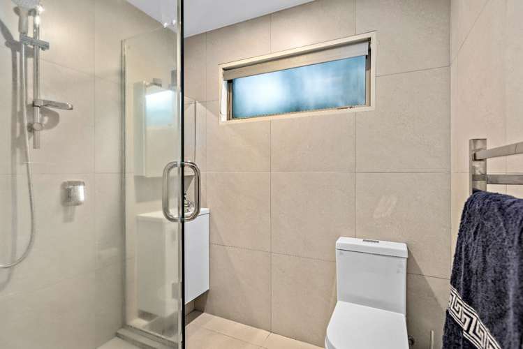 5 Oakford Park Crescent Greenhithe_21