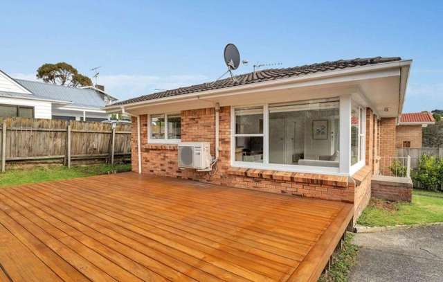 2/8 Wykeham Place 10878_2