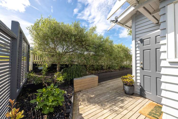 7 Surfdale Road Surfdale_24