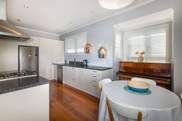 13 Coronation Street Belmont_15