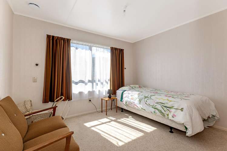 319 Stout Street Riverdale_11