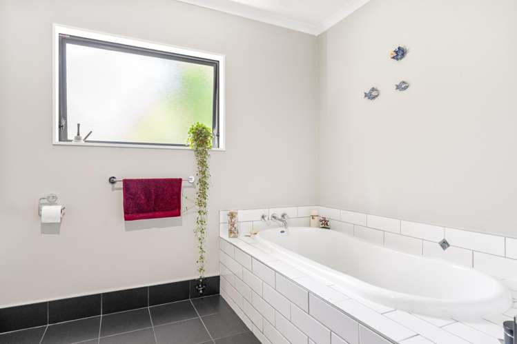 5523 Masterton Castlepoint Road Whakataki_18