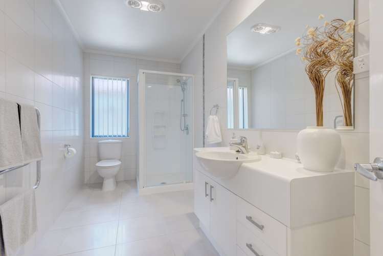 1 Pine Harbour Parade Beachlands_17